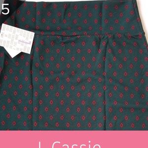 LuLaRoe Cassie skirt.